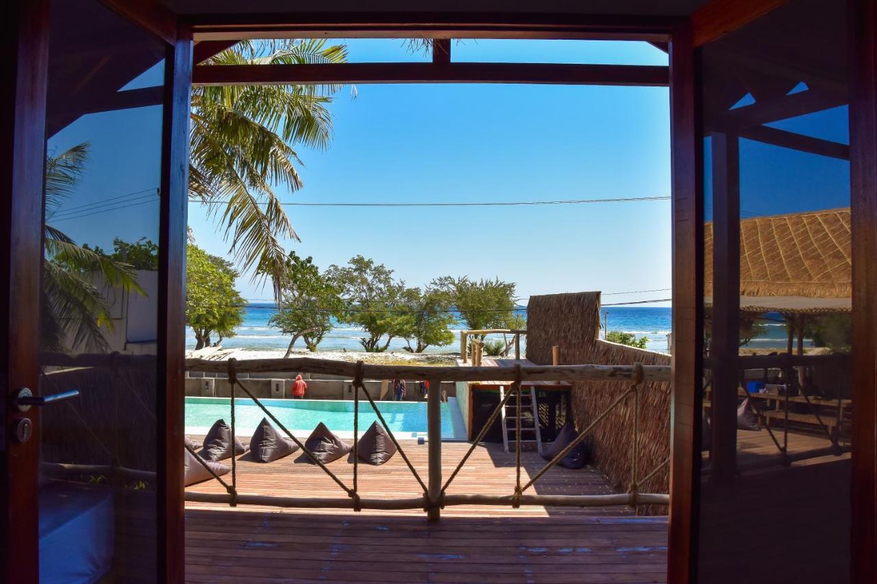 Mad Monkey Gili Trawangan Hostel Exterior foto View from the hotel