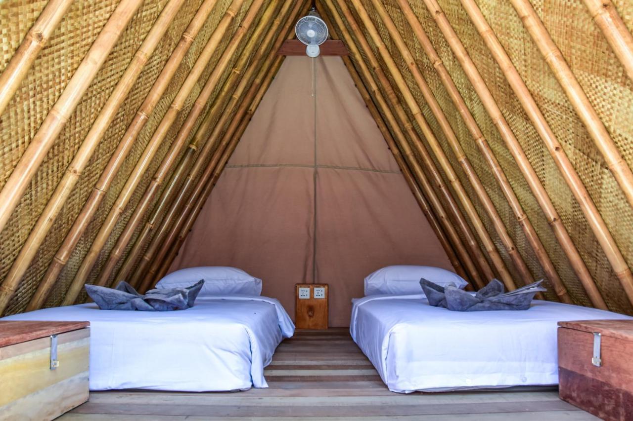 Mad Monkey Gili Trawangan Hostel Exterior foto Interior of a bungalow
