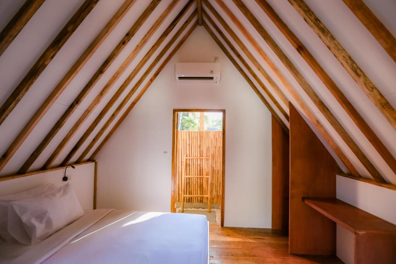 Mad Monkey Gili Trawangan Hostel Exterior foto Interior of a bedroom