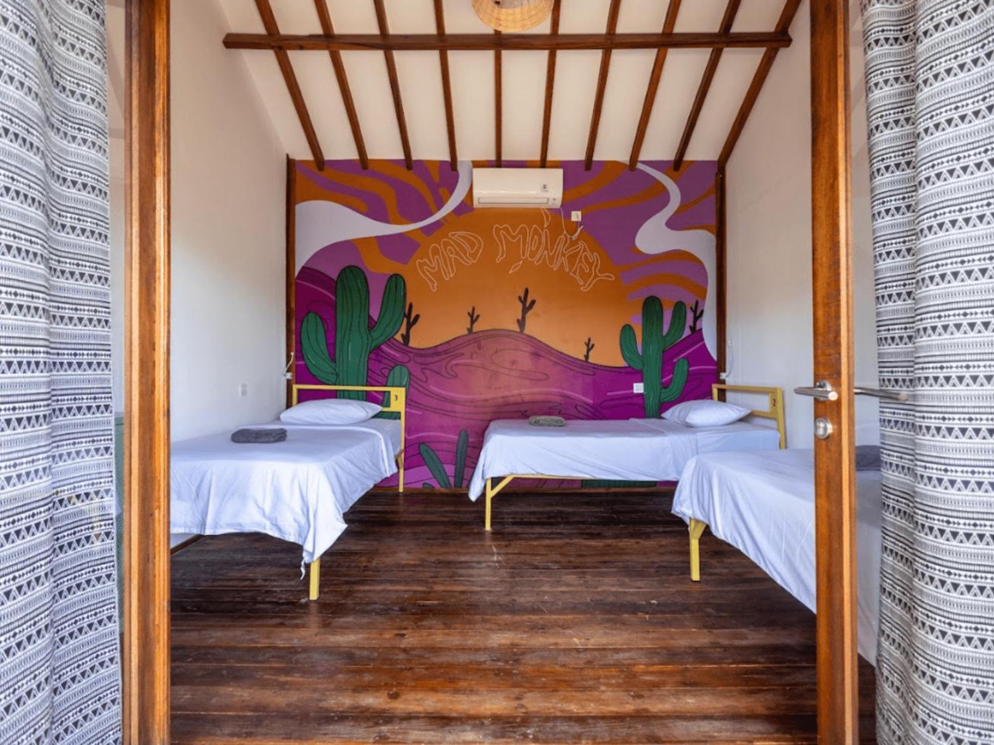 Mad Monkey Gili Trawangan Hostel Exterior foto A room at the hotel