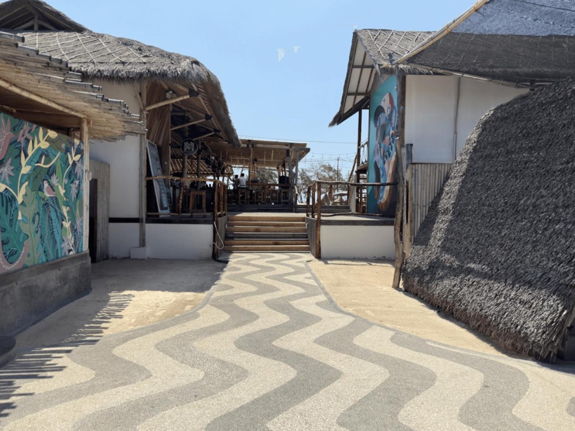 Mad Monkey Gili Trawangan Hostel Exterior foto The beach of the resort