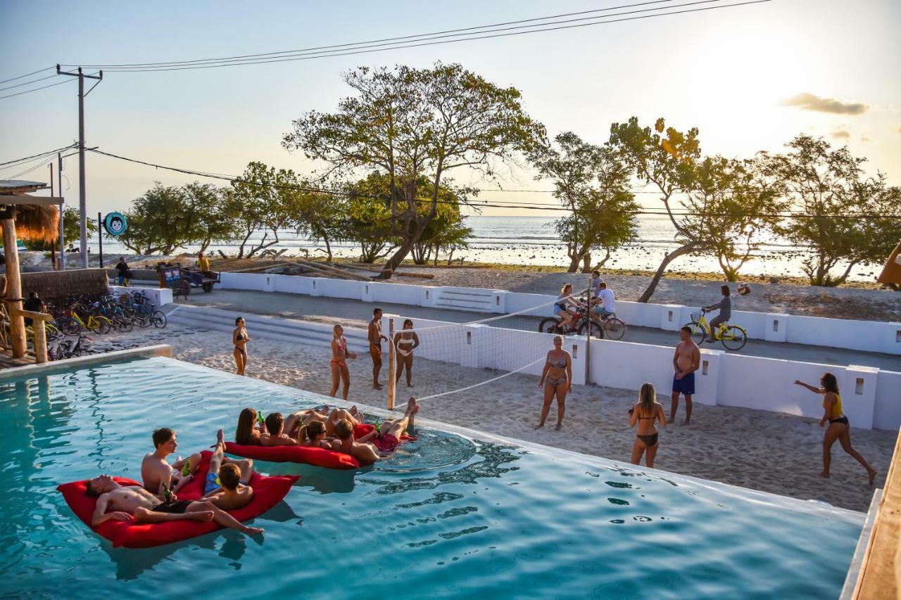 Mad Monkey Gili Trawangan Hostel Exterior foto The beach at the Hotel El Dorado
